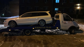 Перевозка автомобиля на эвакуаторе